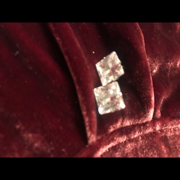 5 pairs of Earrings - Picture 3 of 8